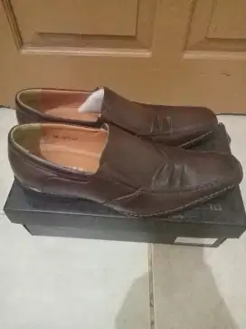 Sepatu pantofel merek Buccheri