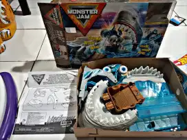 Monster Jam Megalodon Mayhem Playset / Track Monster Jam