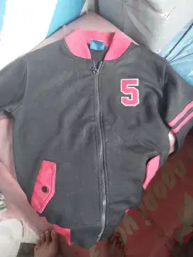 Jaket Varsity Hitam Anak