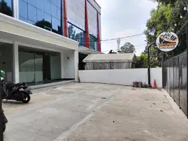 Dijual 1 UNIT RUKO 3,5 lantai lokasi  strategis pinggir Jalan besar.