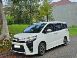 Toyota VOXY 2018