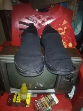 Sepatu skechers goga mat arch UK 42