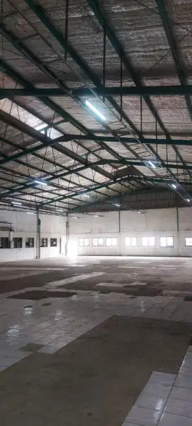 Disewakan Gudang besar di Pinggir Jalan Raya bogor, Cilangkap Bogor