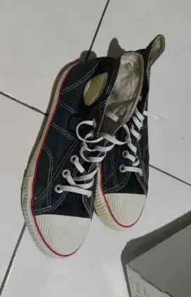 Sepatu warior size 39 masih bagus jarang pakai