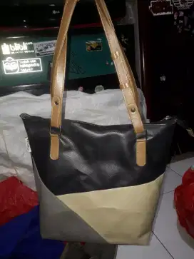 Tas jinjing Perempuan merek tweely. bisa nego !!