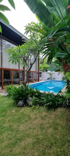 Villa Kayu Dengan Style Bali Di Berawa Akses