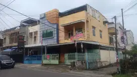 DISEWAKAN RUMAH JALAN TEMBESU 50 METER KE VETERAN PALEMBANG