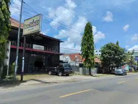 Dijual Caffe dan Rumah  JL Utama Wangon