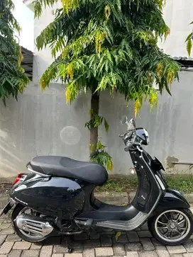 Vespa Primavera IGET 150 ABS AT Warna Hitam 2022