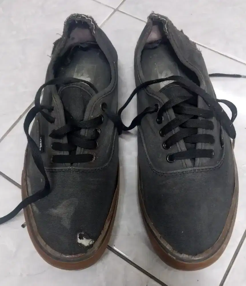Sepatu vans authentic