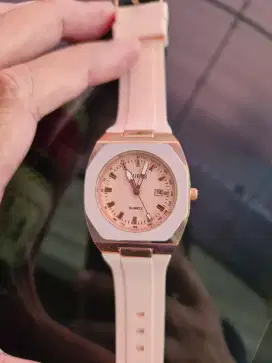 Guess Jam Wanita