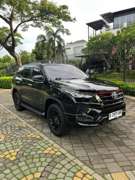 LOW KM 62rb!!! Toyota Fortuner VRZ 2.4 Upgrade GR AT 2018 - Hitam