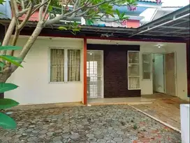 Rumah cluster pinggir jalan aria putra ciputat dekat bintaro