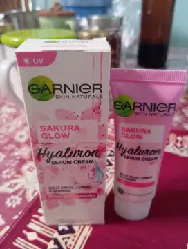 Garnier Sakura Glow Hyaluron Serum Cream