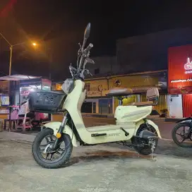 READY SEPEDA LISTRIK VELOCE V1 CREAM BISA NEGO