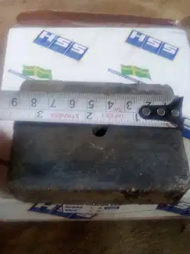 A magnet hitam kotak