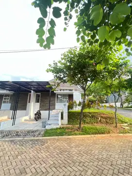 Rumah Second Terawat Lokasi Hook di BSB Village Semarang