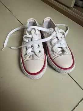 Sepatu converese anak