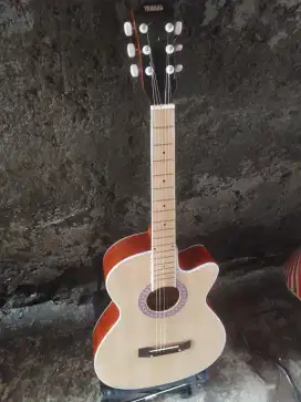 Gitar akustik model Yamaha