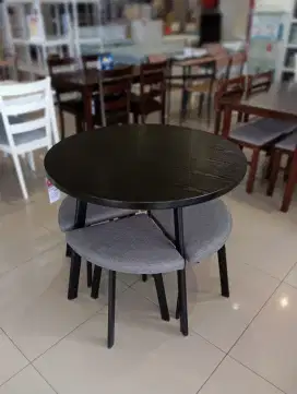 MEJA MAKAN SET 4 KURSI