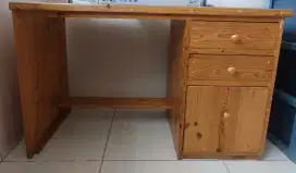 Meja belajar anak
