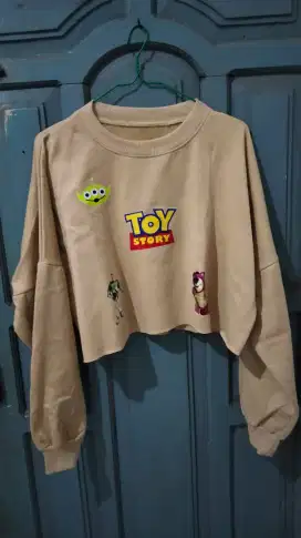 Sweater crop toy story wanita