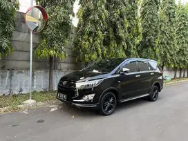 Toyota Innova Venturer 2019 2.0 AT black