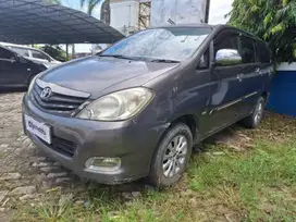 DP Rendah-Toyota Kijang Innova 2.0 E Bensin-MT 2011