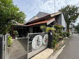 Dijual Tanah dengan 4 Rumah di Rambutan, Jakarta Timur