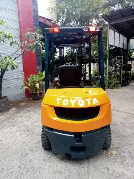 Dijual Toyota Forklift 7FD25 2.5 Ton