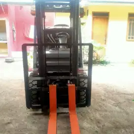 Dijual Toyota Forklift 8FD25 2.5 Ton Tahun 2013