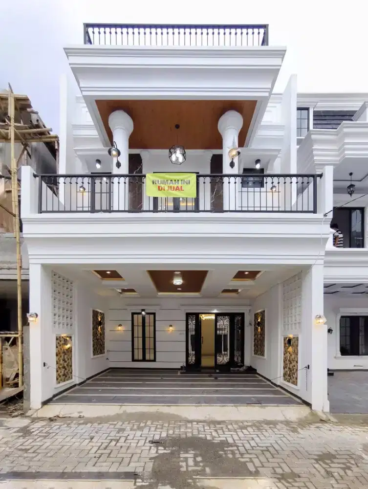 Rumah Baru 3 Lantai Type American Classical di  Jagakarsa