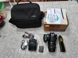 NIKON D5200 KIT 18-55mm KAMERA DSLR
 (SC Rendah sekali)