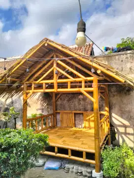 gazebo dan rumah bambu