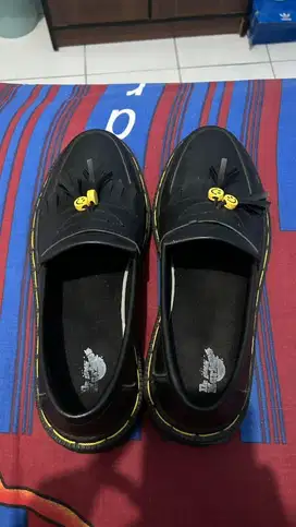 Sepatu slip on pria loafers smile / sepatu docmart