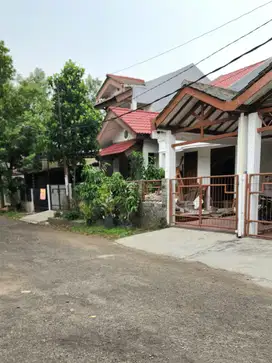 Rumah Griya Loka BSD Siap Huni Depan Taman Deket Tol