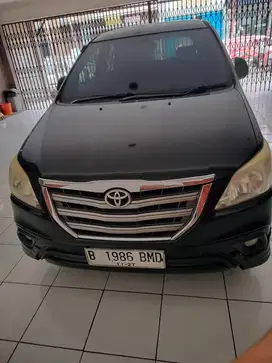 DIJUAL TOYOTA INNOVA AT G TAHUN 2015 WARNA HITAM