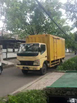 Truk Mitsubishi canter box siap pakai