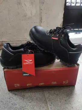 Sepatu safety merk cheetah