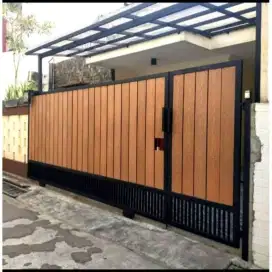 Pintu pagar minimalis kombinasi papan wood plank