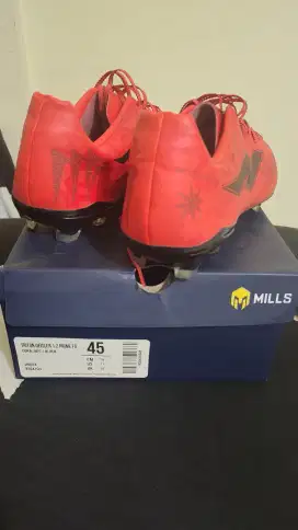 Sepatu bola Mils size 45