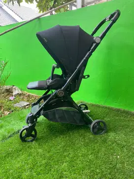 Stroller Compact Cocolatte Versee Preloved