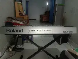 Di jual Keyboard Roland EM 25,semua tombol dan tuts berfungsi normal