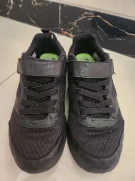 sepatu skechers hitam original size 37