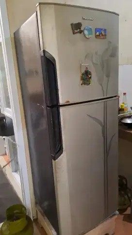 KULKAS BEKAS 2 PINTU PANASONIC