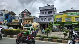 Disewakan ruko 3lt pinggir jalan