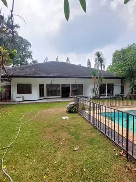 Sewa Rumah Klasik dan Cozy 1 Lt di Pejaten Barat, Bisa Utk Kantor