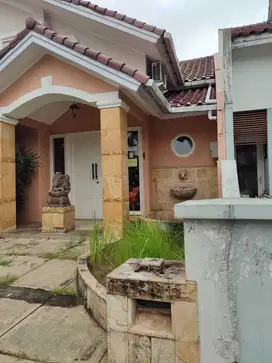 Disewakan Rumah Mewah Aeshetic Asri 2Lt at Taman Bromo, Lippo Karawaci