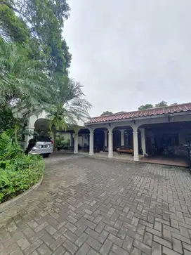 Dijual rumah Klasik 1 Lantai di Jl. Benda Raya, Kemang. Lokasi Premium