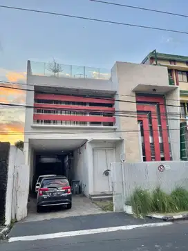 Dijual Rumah Lantai 3 di Jln Utama Suli Denpasar Utara.